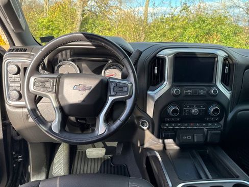 Used 2022 Chevrolet Silverado 2500 LTZ w/ LTZ Plus Package image 9