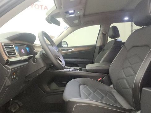 Used 2024 Volkswagen Atlas SE w/ Panoramic Sunroof Package FWD image 16