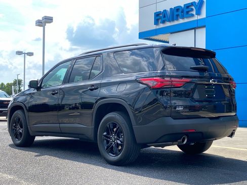 Used 2023 Chevrolet Traverse LT FWD image 3