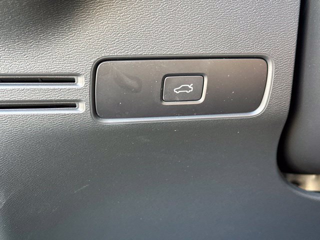 Certified 2024 Volvo XC40 B5 Core AWD/4WD image 28
