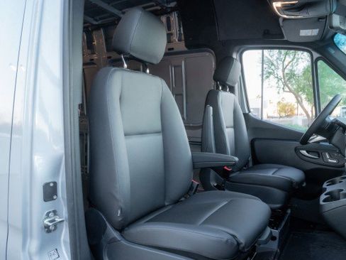 Used 2025 Mercedes-Benz Sprinter 2500 image 14
