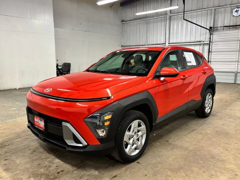 Certified 2024 Hyundai Kona SE AWD/4WD image 3
