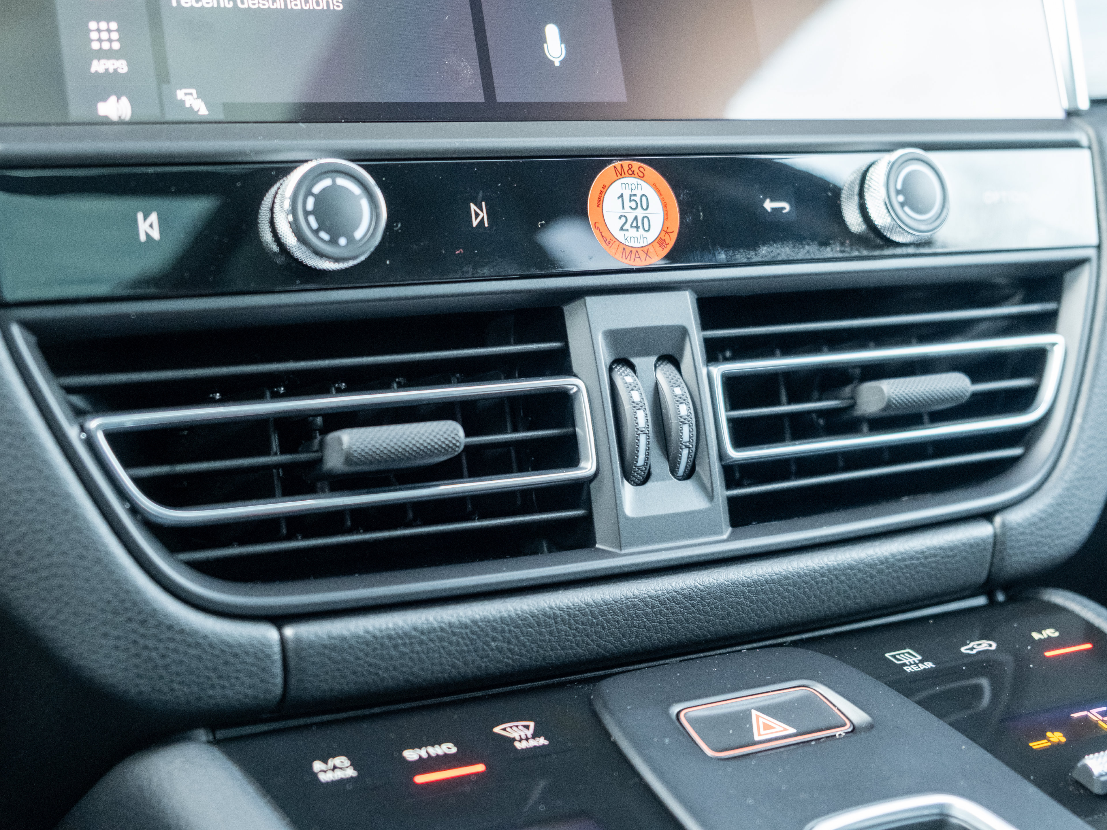 Certified 2026 Porsche Macan AWD/4WD image 30