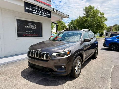 Used 2019 Jeep Cherokee Latitude Plus w/ Comfort/Convenience Group AWD/4WD image 2