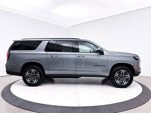 Used 2025 Chevrolet Suburban Z71 image 41