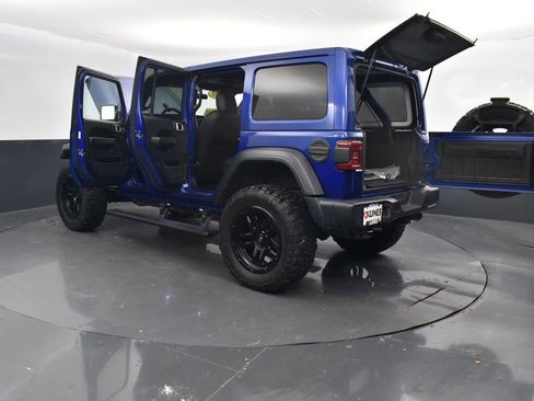 Used 2020 Jeep Wrangler Unlimited Sport image 32