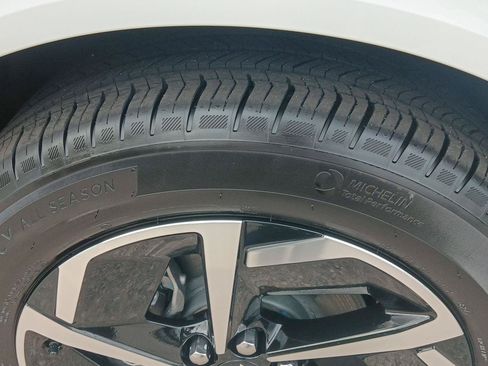 Used 2024 Chevrolet Equinox EV LT FWD image 15