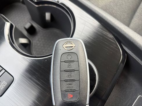 Used 2025 Nissan Rogue SV image 27