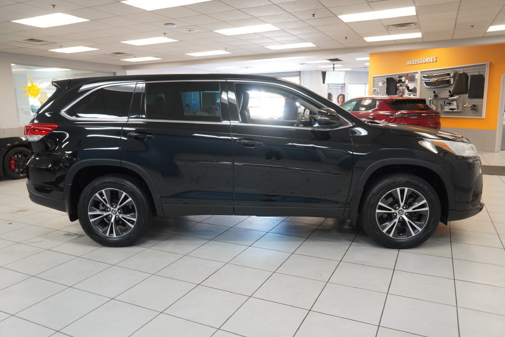 Used 2019 Toyota Highlander LE w/ Protection Package #3 AWD/4WD image 12