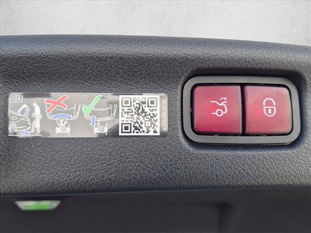 Used 2025 Mercedes-Benz C 300 Sedan image 19