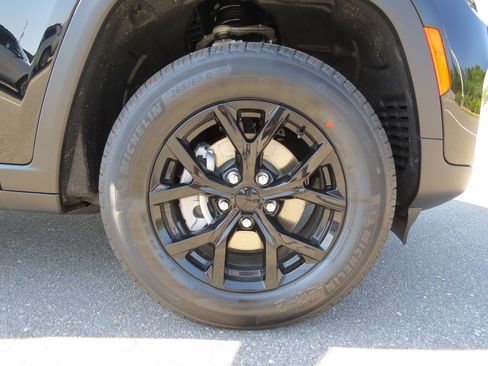 New 2025 Jeep Grand Cherokee 4WD image 9