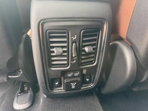 Used 2020 Jeep Grand Cherokee Overland AWD/4WD image 27