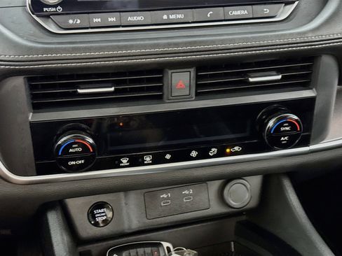 Used 2024 Nissan Rogue SV image 17