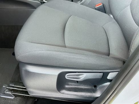 Used 2025 Toyota Corolla Cross LE FWD image 9