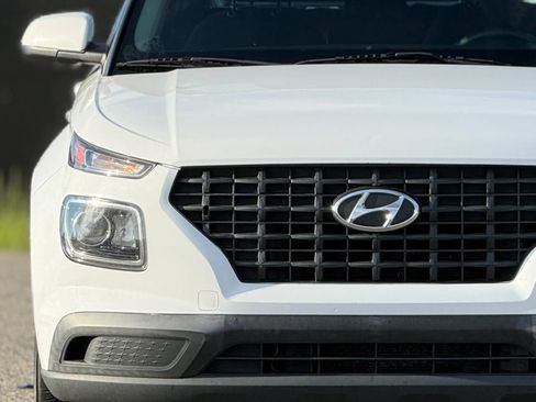 Used 2021 Hyundai Venue SE FWD image 11