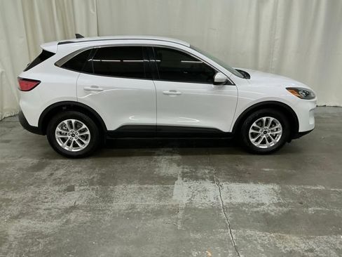 Used 2021 Ford Escape SE FWD image 2