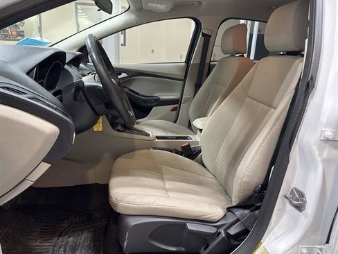 Used 2016 Ford Focus SE w/ SE Cold Weather Package image 16