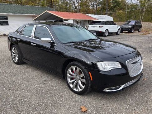 Used 2015 Chrysler 300 C image 4