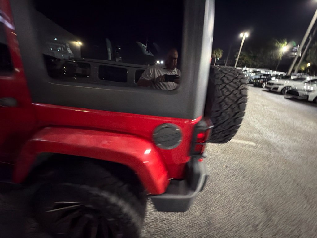Used 2017 Jeep Wrangler Unlimited Sahara w/ Connectivity Group AWD/4WD image 22
