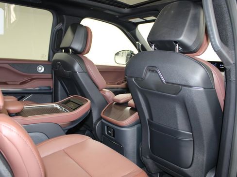 New 2026 Lincoln Navigator L Reserve AWD/4WD image 37
