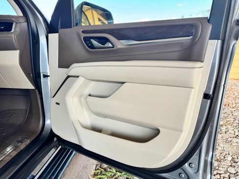 Used 2021 GMC Yukon XL Denali w/ LPO, Illumination Package AWD/4WD image 32