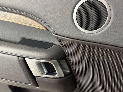 Certified 2017 Land Rover Discovery HSE image 23