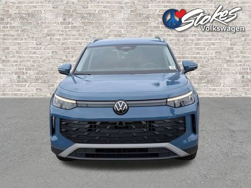 Certified 2025 Volkswagen Tiguan SE FWD image 9