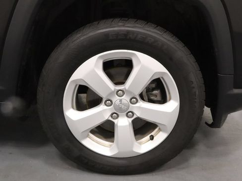 Certified 2019 Jeep Compass Latitude w/ Cold Weather Group AWD/4WD image 24