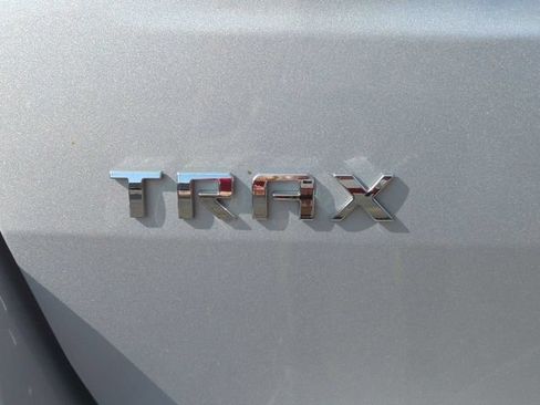 Used 2020 Chevrolet Trax LT w/ LT Convenience Package FWD image 10