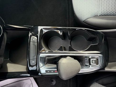 Used 2025 Chevrolet Trax LT w/ LT Convenience Package image 26