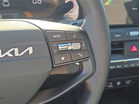 New 2025 Kia K4 LXS image 33