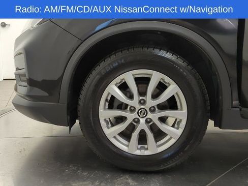Used 2018 Nissan Rogue SV FWD image 3