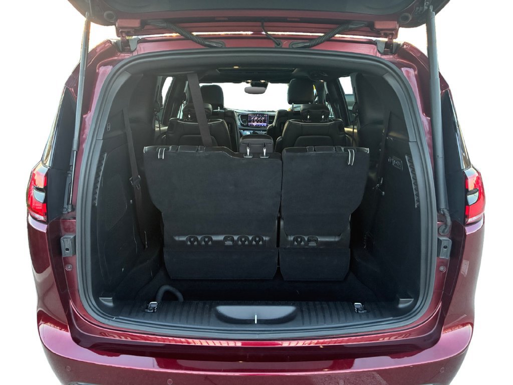 Used 2022 Chrysler Pacifica Limited w/ Uconnect Theater Family Group FWD image 27