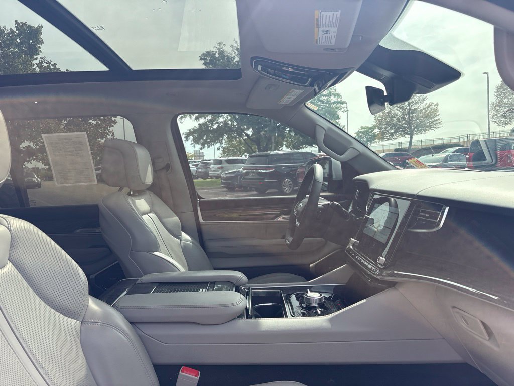 Used 2022 Jeep Wagoneer Series III w/ Premium Group I AWD/4WD image 29