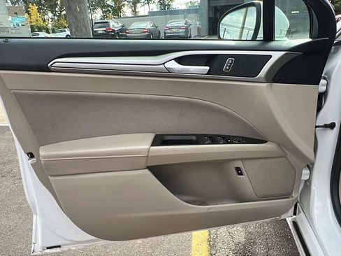 Used 2018 Ford Fusion SE image 21