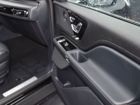 Used 2025 Lincoln Aviator AWD w/ Jet Appearance Package image 14