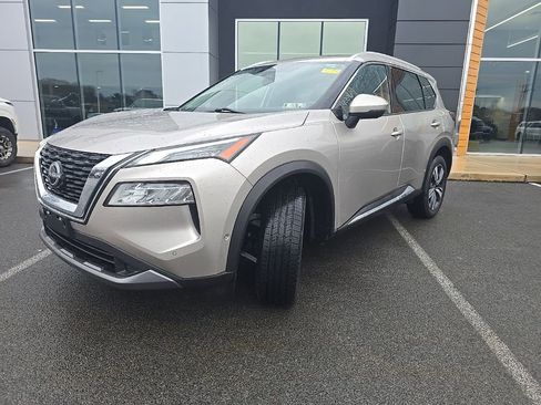 Used 2023 Nissan Rogue SL w/ SL Premium Package image 9