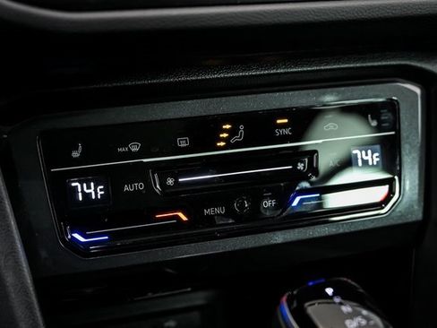 Certified 2024 Volkswagen Tiguan SE image 21