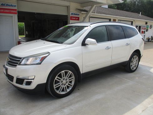 Used 2015 Chevrolet Traverse LT w/ Style and Technology Package FWD image 11