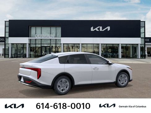 New 2025 Kia K4 LX image 9