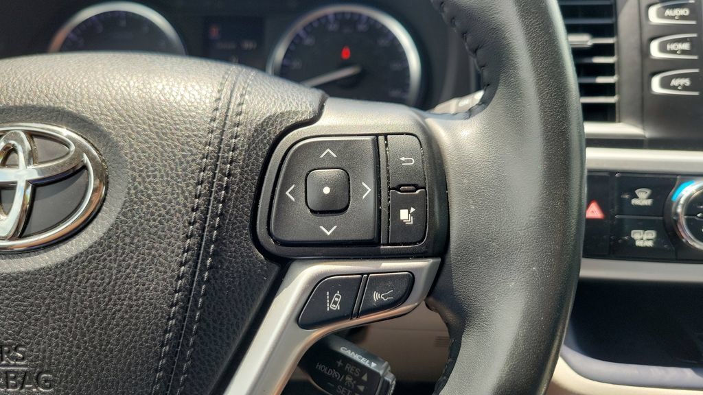 Used 2019 Toyota Highlander XLE AWD/4WD image 22