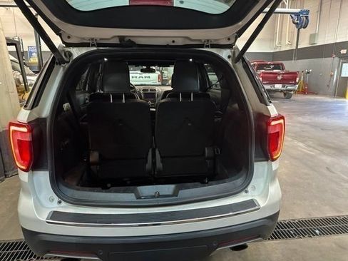 Used 2019 Ford Explorer Limited w/ Ford Safe & Smart Package AWD/4WD image 29