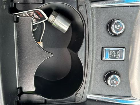 Used 2014 INFINITI Q60 Convertible w/ Premium Package image 40