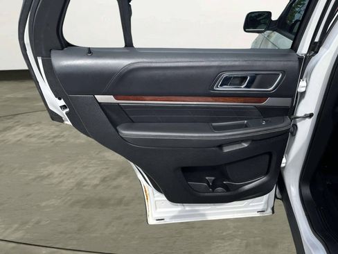 Used 2017 Ford Explorer Platinum AWD/4WD image 12