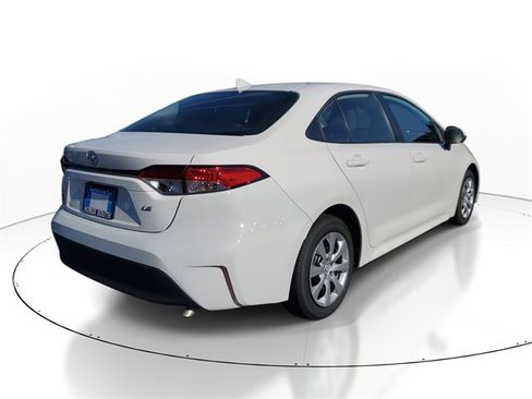 Used 2025 Toyota Corolla LE image 6
