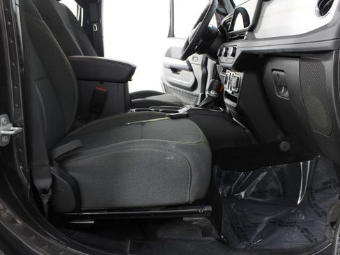 Used 2025 Jeep Wrangler Unlimited Sahara AWD/4WD image 18