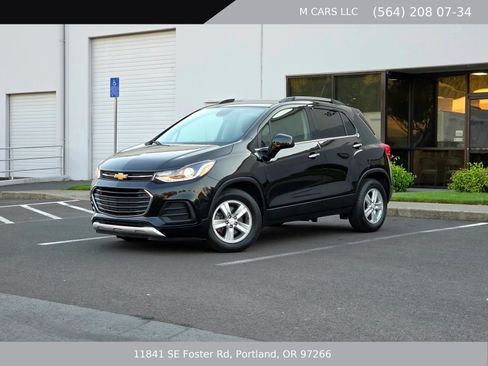 Used 2020 Chevrolet Trax LT w/ LT Convenience Package FWD image 1