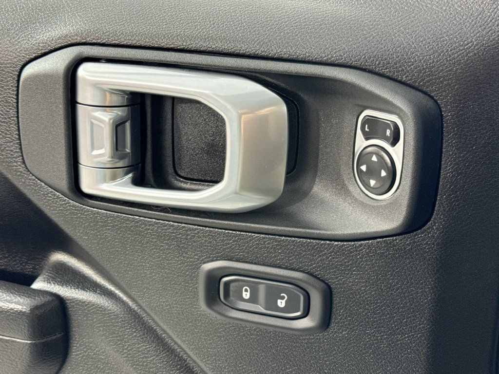 Used 2024 Jeep Wrangler Unlimited AWD/4WD image 19