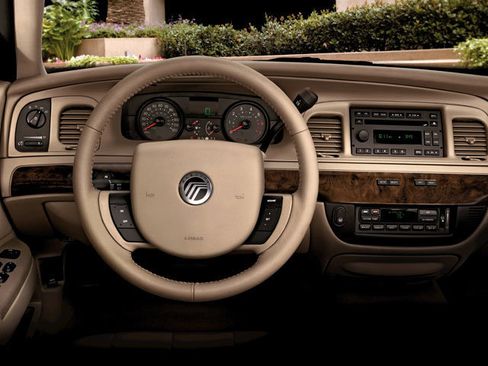 Used 2008 Mercury Grand Marquis GS RWD image 4