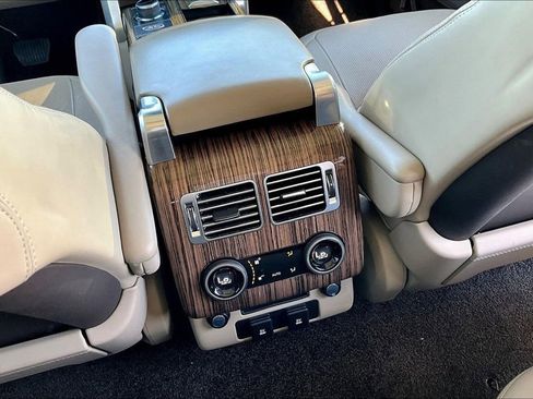 Used 2018 Land Rover Range Rover HSE image 11